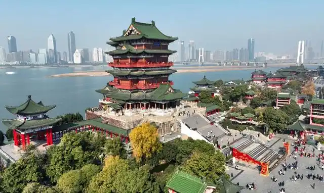 滕王閣景區(qū)“還景于民” 九成區(qū)域免費(fèi)開放